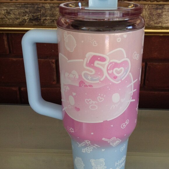 Igloo Hello Kitty 50th Anniversary 32 Oz Anniversary Edition - Picture 2 of 8
